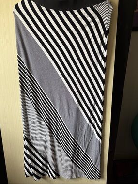 Women's Black & Gray Striped A-Line Skirt